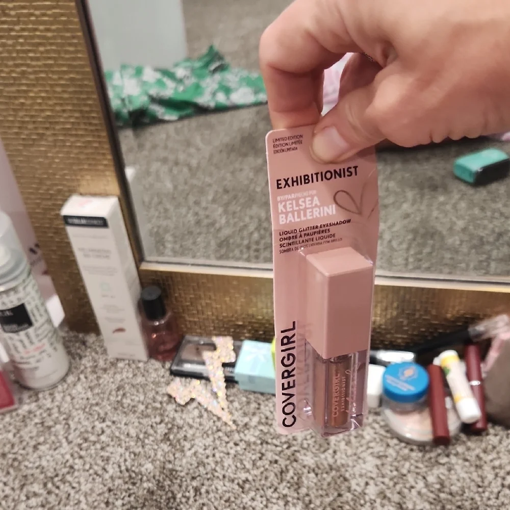 CoverGirl Exhibitionist Liquid Glitter Eyeshadow